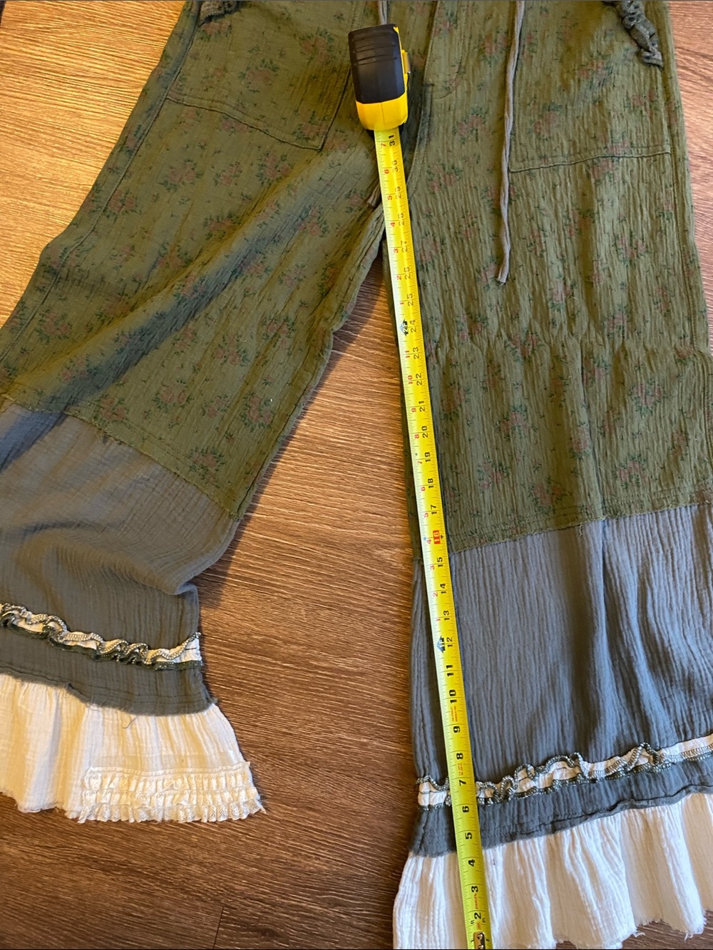 NWOT POL Wide-Leg Ruffled Hem Pants in Olive Green and Cream - Picture 4 of 4